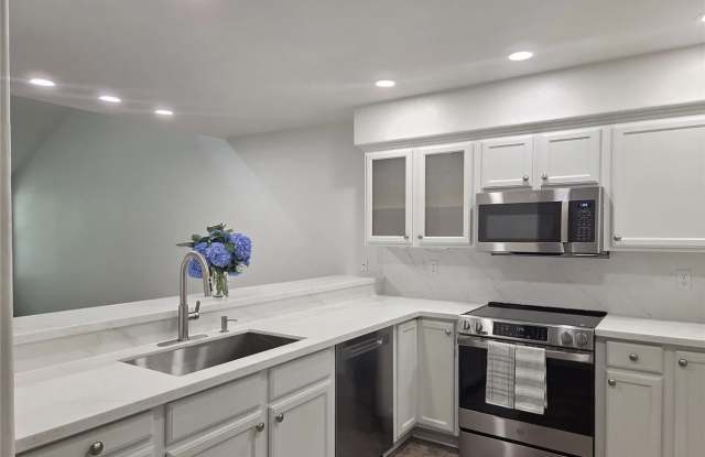6604 Riviera Ct SE Gallery 1