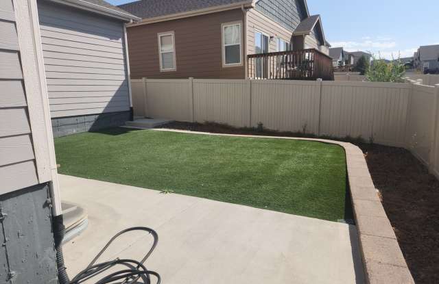 Fantastic Home- 4 Bed, 3.5 bath, 3 car garage, Over 3,200 SQ. FT. Gallery 4