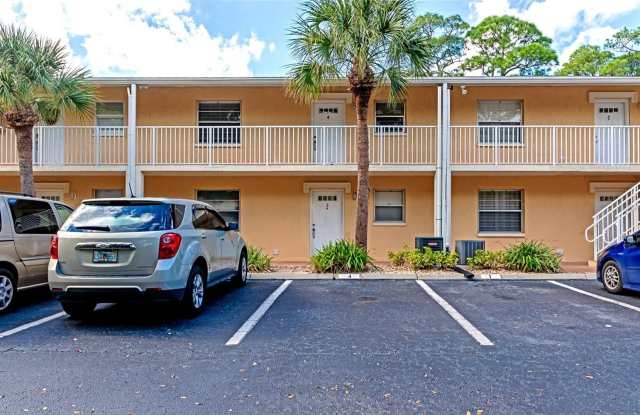 948 LA COSTA CIRCLE - 948 La Costa Circle, Sarasota, FL 34237