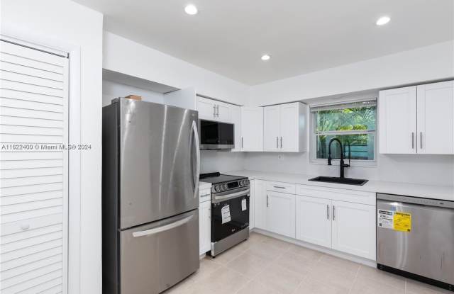 129 SE 4th St - 129 Southeast 4th Street, Hallandale Beach, FL 33009