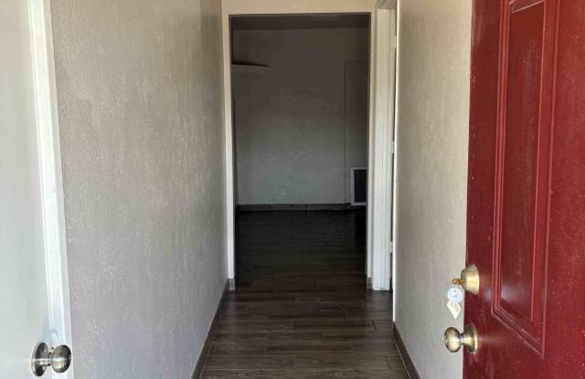 726 W 12th Place Gallery 3
