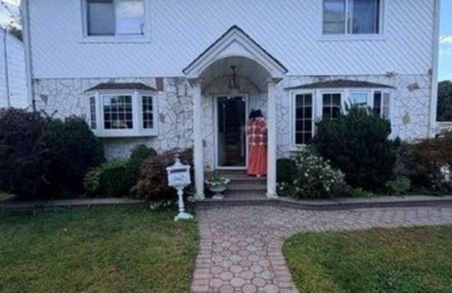 168 Walton Avenue Gallery 2