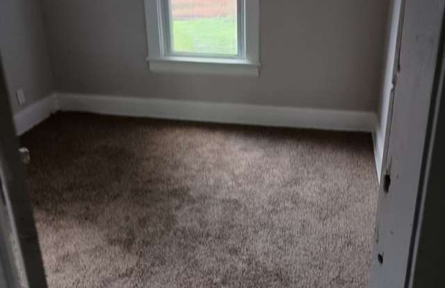 Spacious 3BR Single-Family Back House in Akron – Only $1,300/mo! Gallery 4