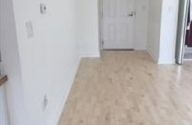 193 Oak St. Gallery 4
