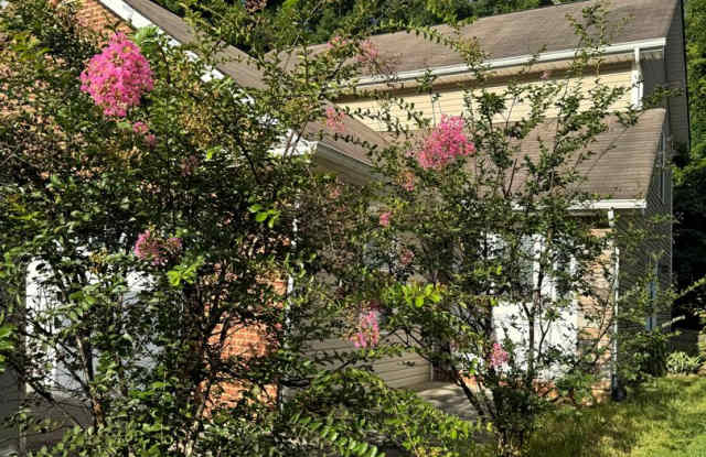Maryville 37804 - 4-Bedroom, 2-Bath, 2-Story Condo - Contact Faye Hudson 865-789-3204 photos photos
