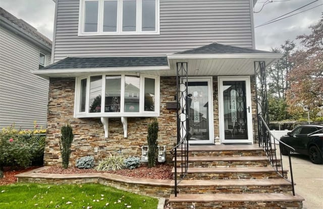 186 Jackson Avenue - 186 Jackson Avenue, Mineola, NY 11501