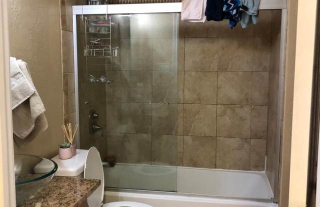 2 Bedroom House for Rent Available 6/1/22 in South Side! photos photos