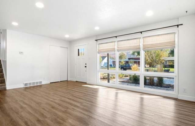1305 North Oakley Street Gallery 4