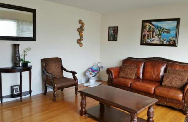 6400 N Spaulding Gallery 2