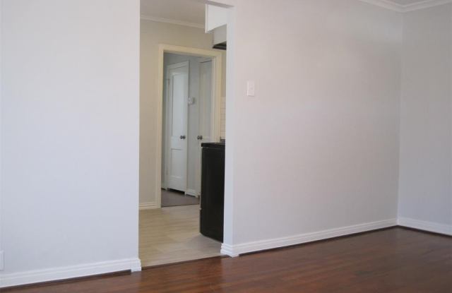 6218 Kenwood Avenue Gallery 4
