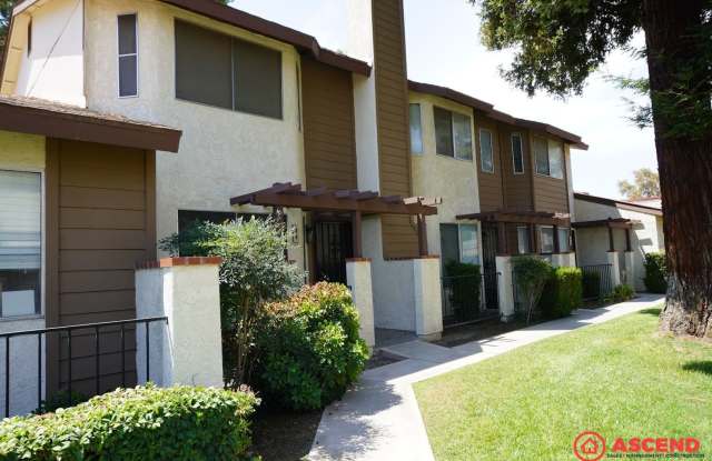 Stunning Townhome in Southwest Bakersfield! Gallery 1