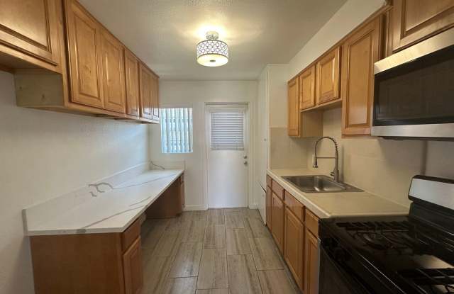 Newly Remodeled 1 Bedroom - 1467 West Almond Avenue, Orange, CA 92868