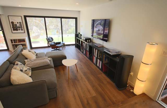 Furnished Recently Renovated Townhome photos photos Furnished Recently Renovated Townhome photos photos
