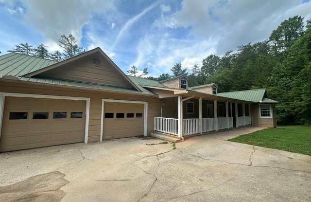 655 Sunset Drive W - 655 Sunset Drive, Young Harris, GA 30582 655 Sunset Drive W - 655 Sunset Drive, Young Harris, GA 30582