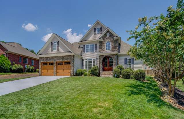 5 BR, 3 BA Home Quiet Cul de Sac, Convenient to Shopping, Schools and I-385 Gallery 4