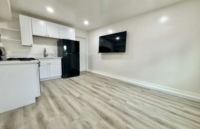Brand New Beach Studio - Available NOW!!! - 131 Grandview Street, Encinitas, CA 92024