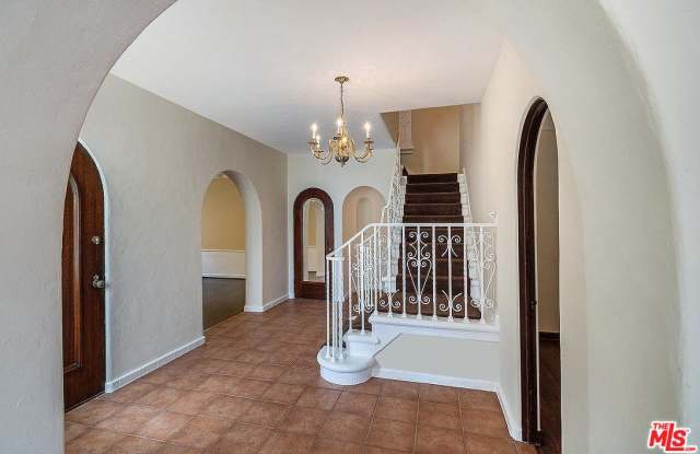 119 South ALTA VISTA Gallery 2