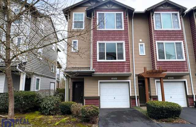 Beautiful Hillsboro Townhome with Garage Parking! - 10733 Northeast Gateway Place, Hillsboro, OR 97006