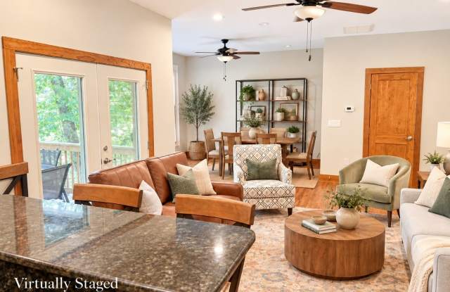 Immaculate End-Unit Townhome with Garage Near Downtown Black Mountain Gallery 4