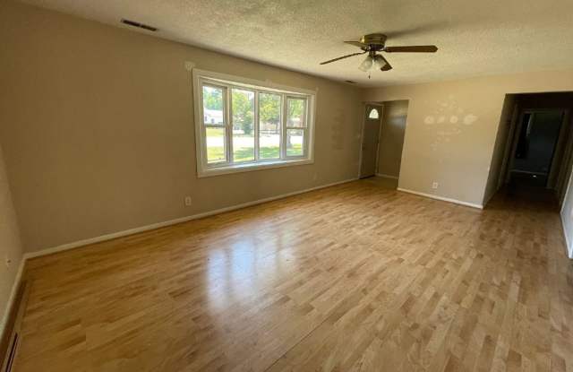 3BR Home Close to Campus with Washer/Dryer Provided, Back Deck, & Attached 1-Car Garage - No Application Fee! Gallery 3