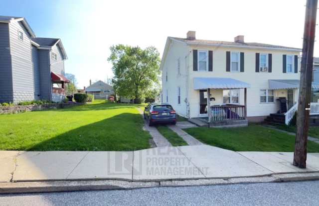 2 Bedroom/1 Bath with extra large yard in Carnegie! - 442 Wilcox Street, Carnegie, PA 15106