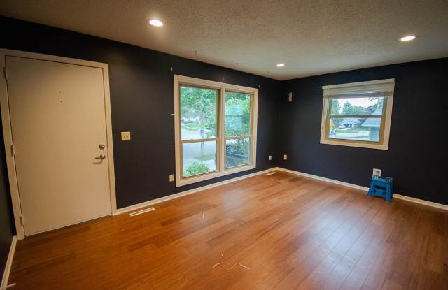 Charming NW Ranch with 2-Car Garage Gallery 4