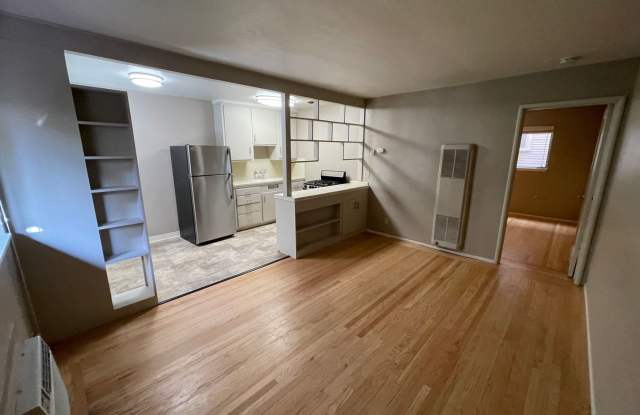 Fort Sutter Manor, Classic Midtown Living! Gallery 3