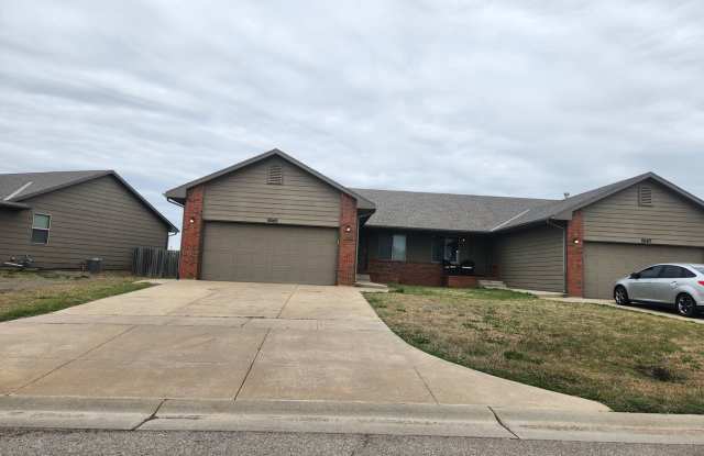 $1,795 - 4 bedroom / 3 bathrooms - Beautiful and Large Home! photos photos