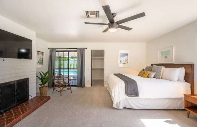 Furnished 3BR Mid-Century Pool Home in Twin Palms, Monthly Gallery 4