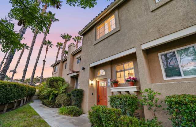 Beautiful 2 bd Townhome In Gated Community Gallery 3