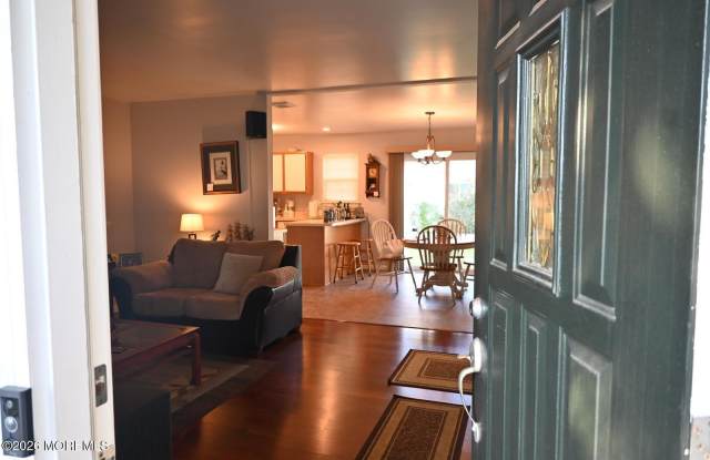 21 Pohatcong Avenue Gallery 4