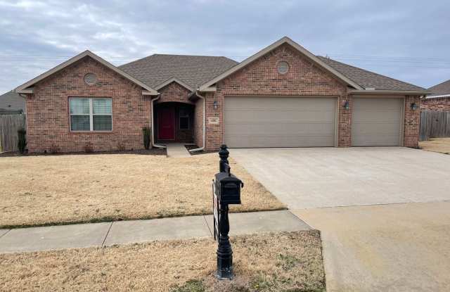 Cozy 4 Bedroom 2 Bathrooms Home in Pea Ridge AR! FOR RENT **$300 OFF FIRST MONTH OF RENT** photos photos
