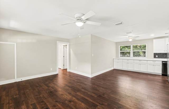 COMPLETELY RENOVATED 3 Bed / 1 Bath w/Carport! Gallery 3