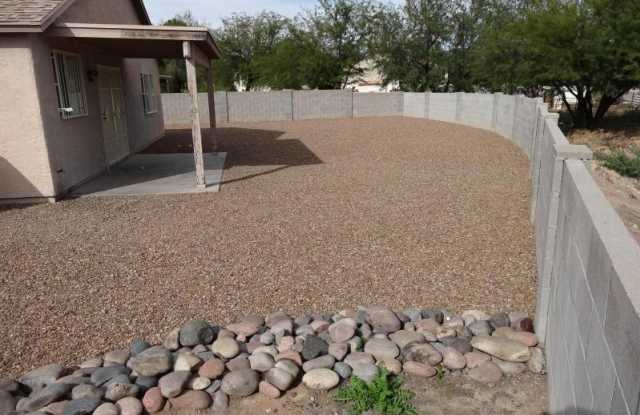 4 Bedrooms & 2 Baths with Big Back Yard and a Convenient Near Eastside Location Gallery 3