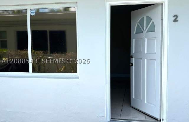 8271 Crespi Blvd Gallery 2