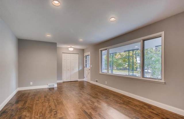 7221 Oaklawn Avenue Gallery 3
