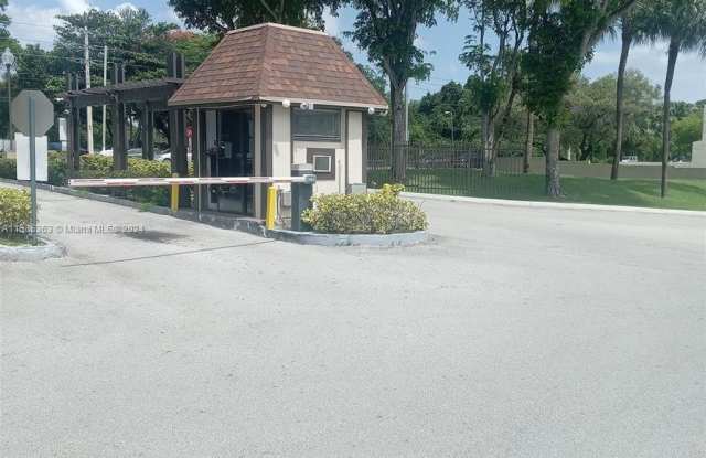 8065 SW 107th Ave - 8065 Southwest 107th Avenue, Kendall, FL 33173