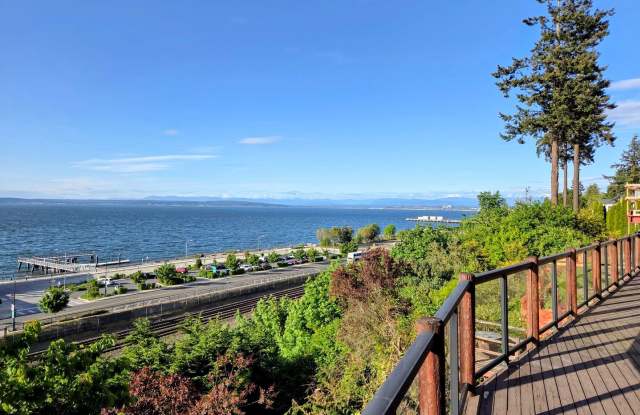 Spacious 3 Bed 3 Bath Mukilteo Home w/ Boat House & Gorgeous Waterfront Views! Gallery 3
