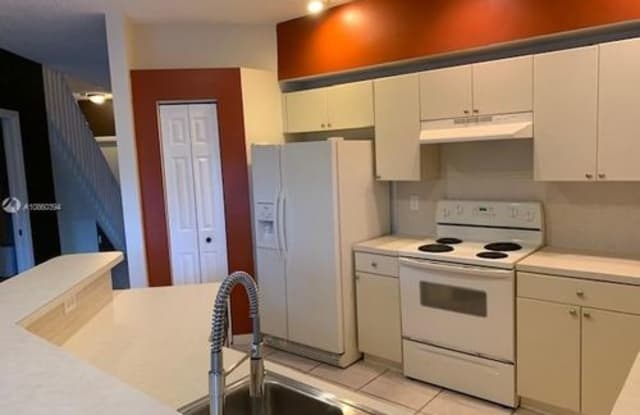 2207 Southeast 26th Lane - 2207 Southeast 26th Lane, Homestead, FL 33035