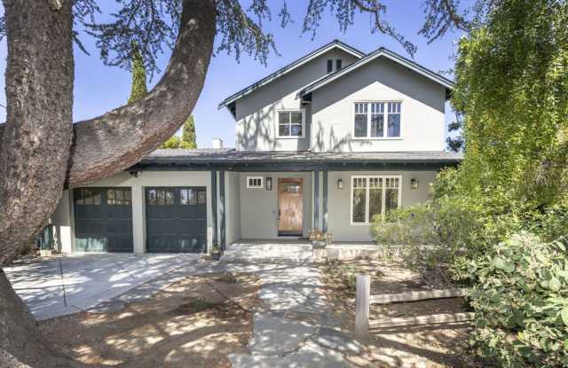Lovingly Maintained 5 Bed, 3.5 Bath Executive Home Close to Downtown MV photos photos