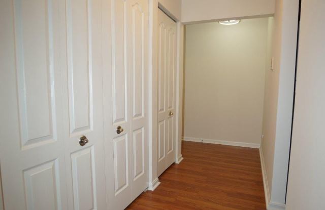 8360 MONTGOMERY RUN Gallery 2