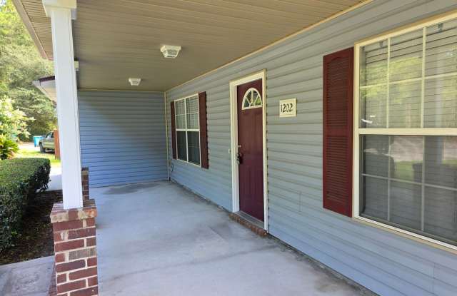 Low Country Home in Rincon with Fenced Backyard! Gallery 4