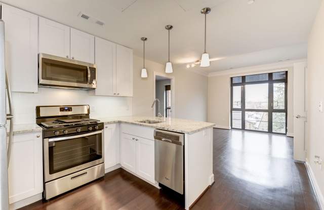 700 Constitution photos photos