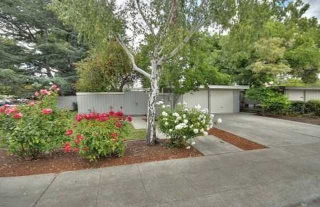 BEST VALUE IN PA!! Charming Eichler, Midtown location, GREAT PA schools, EASY commute! - 1053 Cardinal Way, Palo Alto, CA 94303