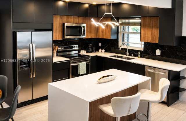 114 NE 2nd Pl Gallery 2