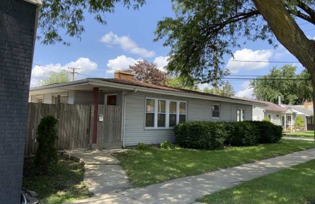 4642 S Hawthorne Avenue - 4642 Hawthorne Avenue, Lyons, IL 60534