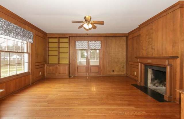 501 Copley Place Gallery 4