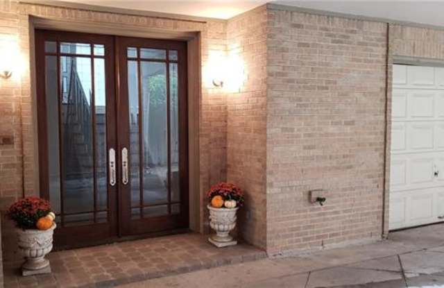 4332 Gilbert Avenue Gallery 4