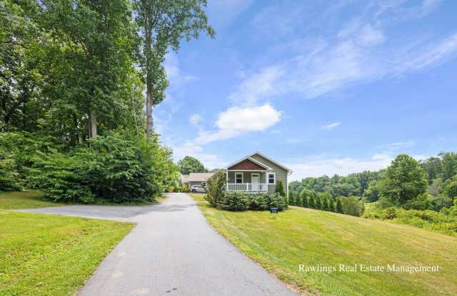 Modern Cottage in Fairview Gallery 1