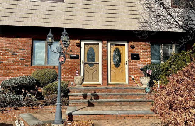 17 Fifth Avenue - 17 5th Avenue, Westbury, NY 11590